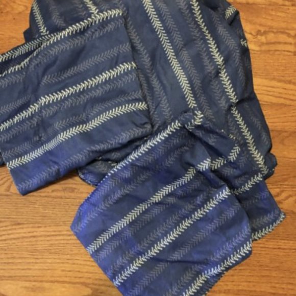 Circo brand dump truck comforter, sheets and 4 pillow cases! Full Size - Picture 4 of 7